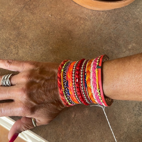 🌺NWT BEADED CUFF BRACELET IN MULTIPLE BRIGHT COLORS🌺 - Picture 1 of 3